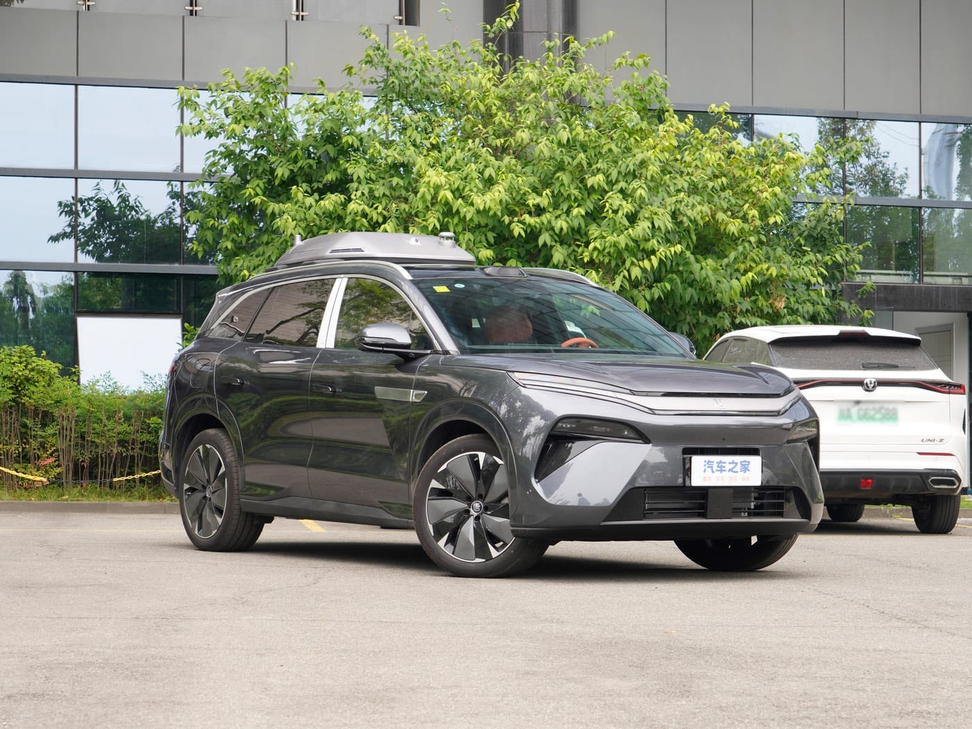 2025 BYD TANG L Image 3